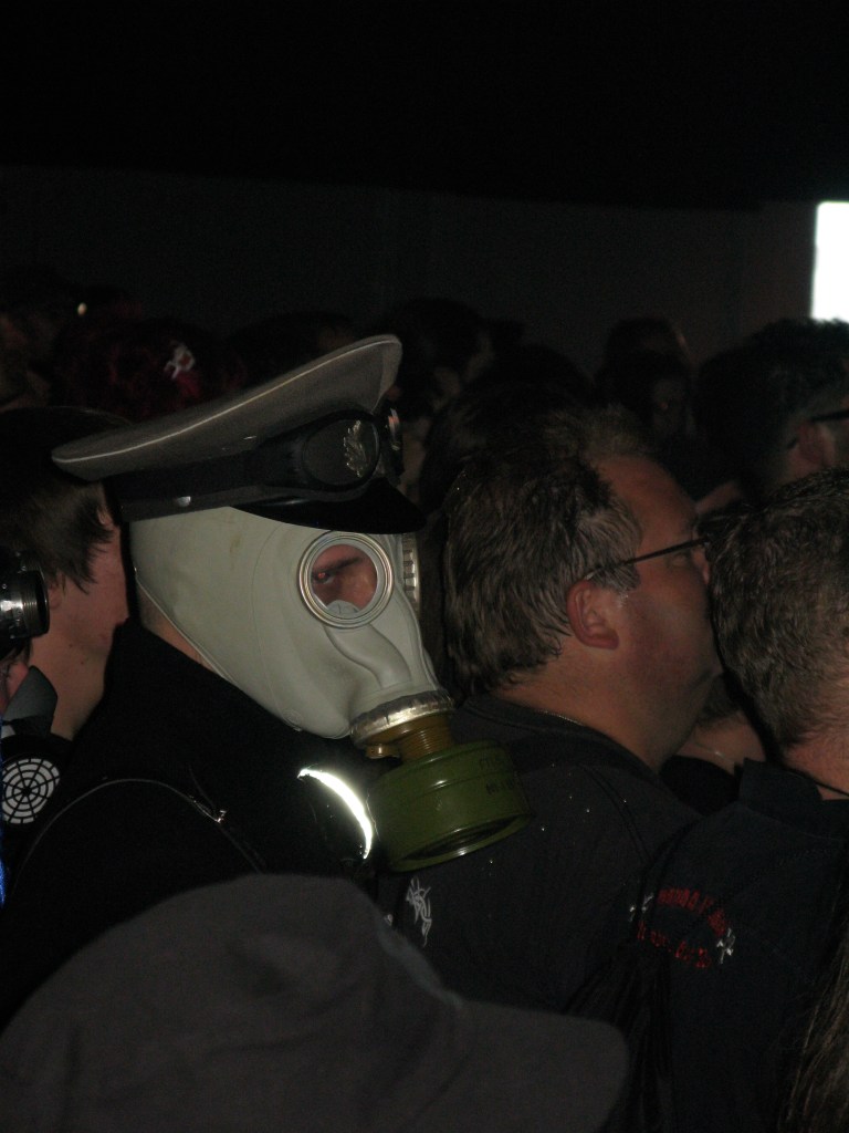 m'era luna gasmask