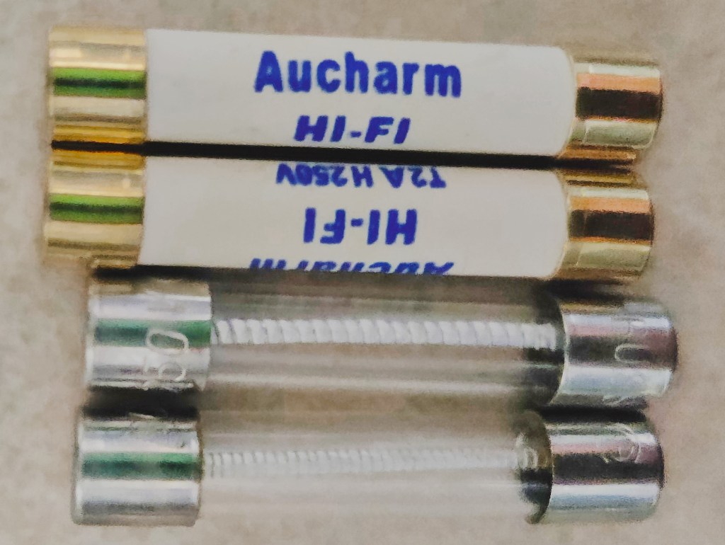 Twiikki: sulakkeiden vaihto päätevahvistimeen