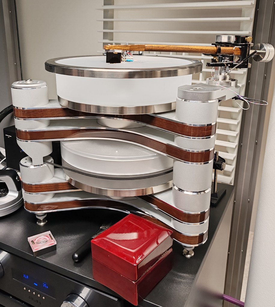 avantgarde trio musiikkia korville erkki innola linn klimax melco avantgarde duo magnepan 7.3i msb silent angel clearaudio master innovation