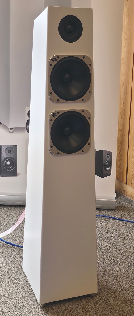 totem kaiutin loudspeaker luxman hifihuone helsinki hifishow 2026